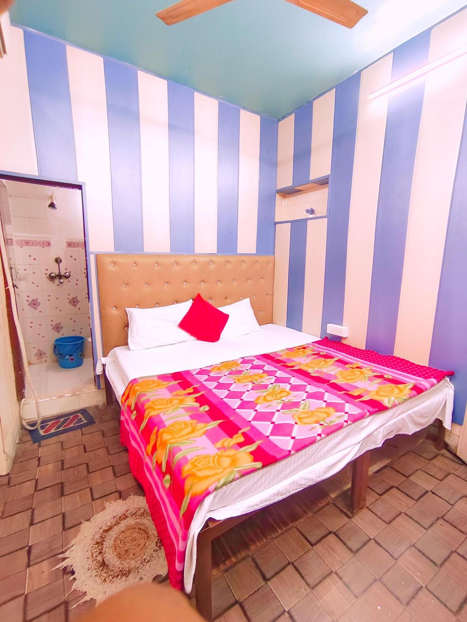 Hotel India Inn Walking Distance From Taj Mahal-- Rooftop Taj Mahal View Agra (Uttar Pradesh) Exterior foto