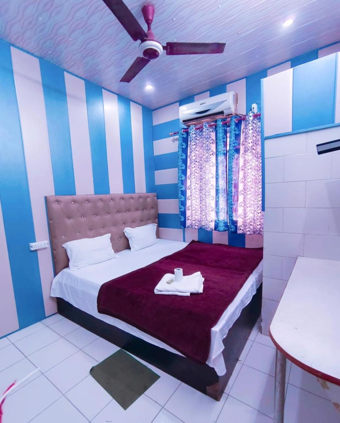 Hotel India Inn Walking Distance From Taj Mahal-- Rooftop Taj Mahal View Agra (Uttar Pradesh) Exterior foto