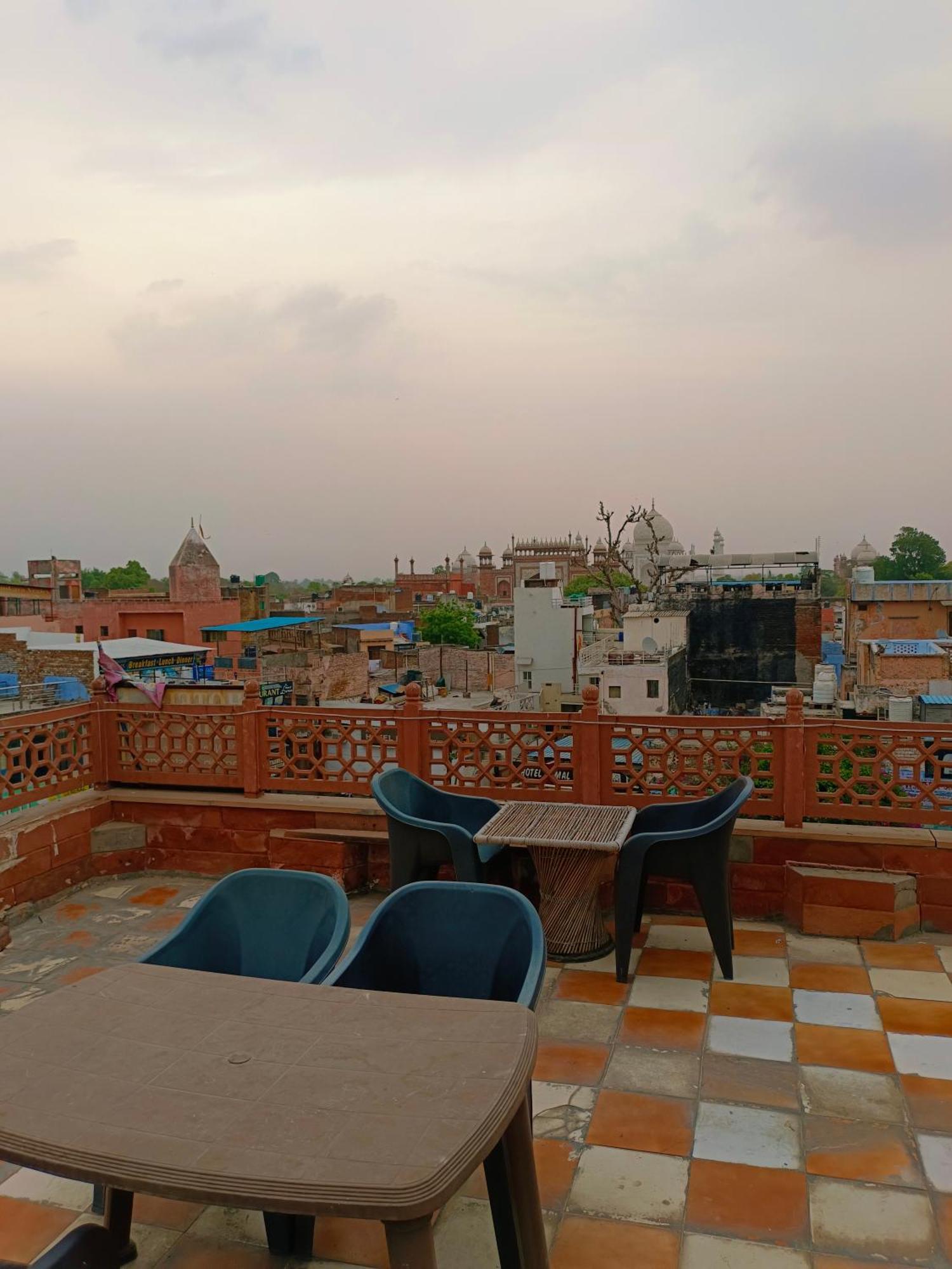 Hotel India Inn Walking Distance From Taj Mahal-- Rooftop Taj Mahal View Agra (Uttar Pradesh) Exterior foto