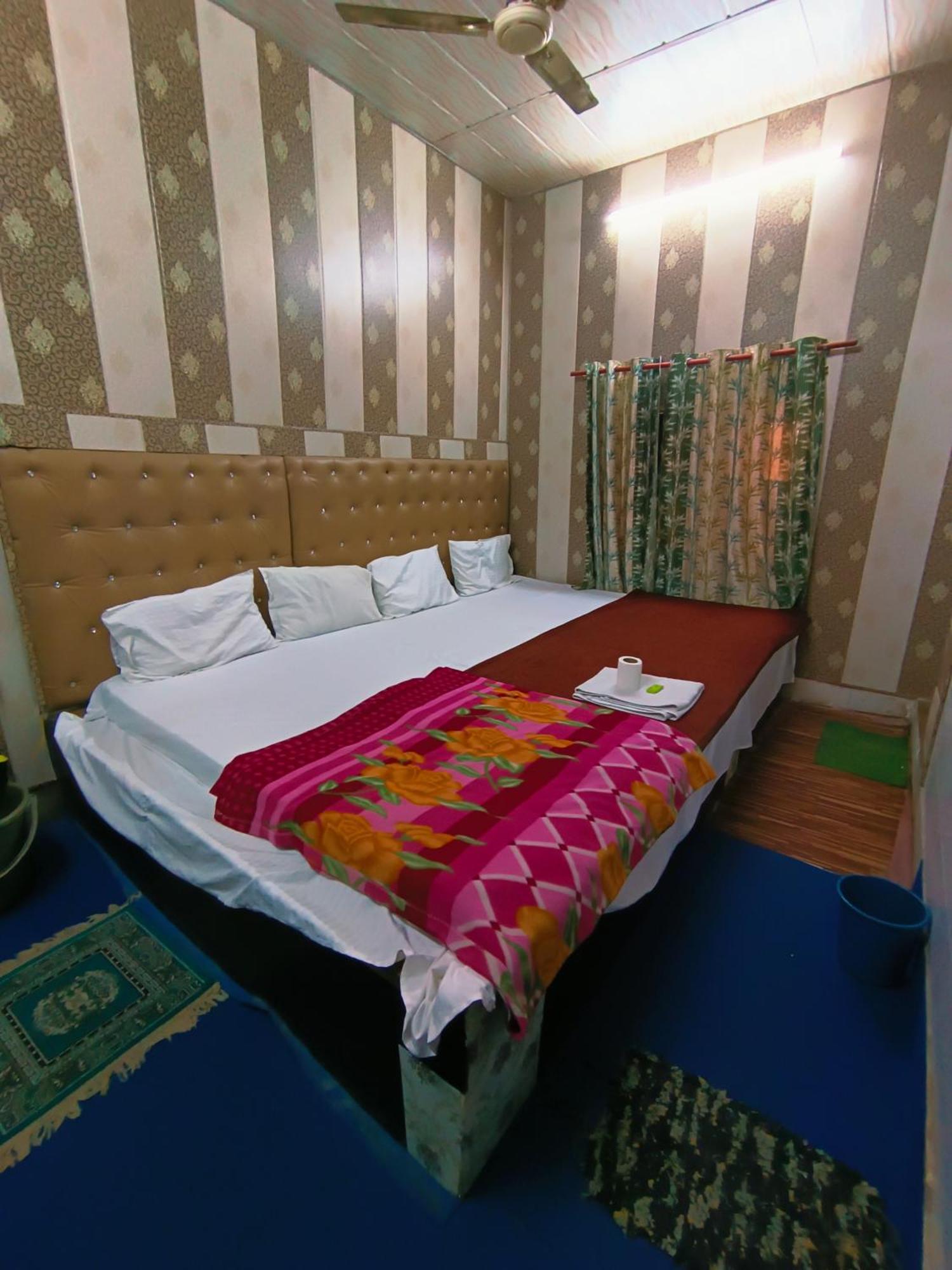 Hotel India Inn Walking Distance From Taj Mahal-- Rooftop Taj Mahal View Agra (Uttar Pradesh) Exterior foto