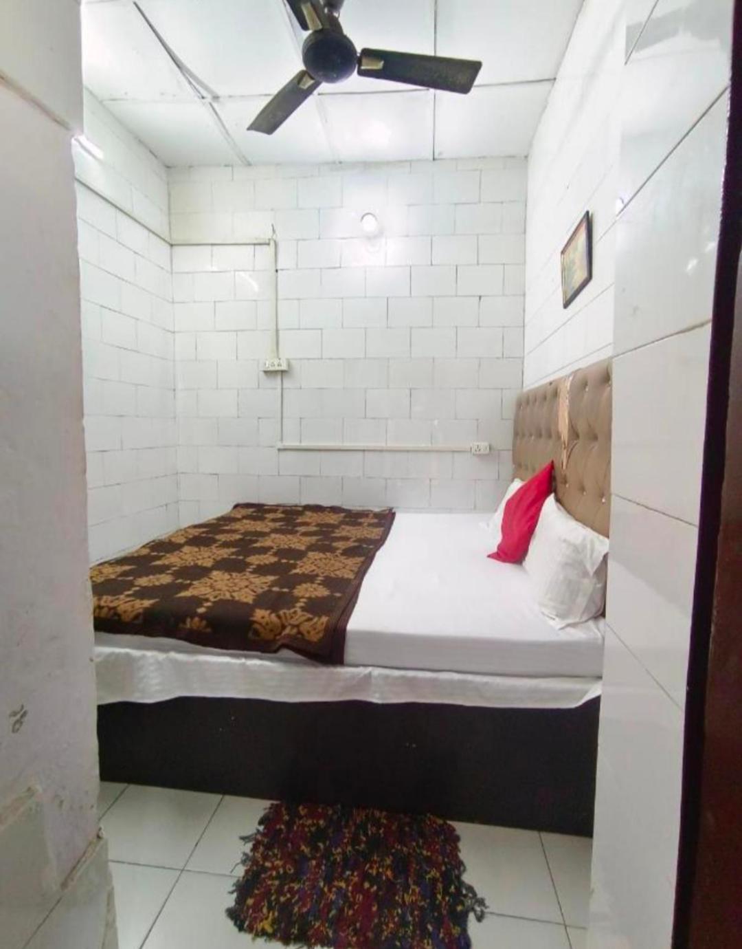 Hotel India Inn Walking Distance From Taj Mahal-- Rooftop Taj Mahal View Agra (Uttar Pradesh) Exterior foto